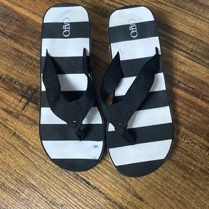 Catos size 8 flip flops